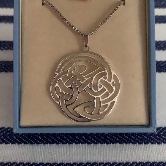 Irish Newbridge silver necklace Celtic Pendant - Made in Ireland - Picture 3 of 9